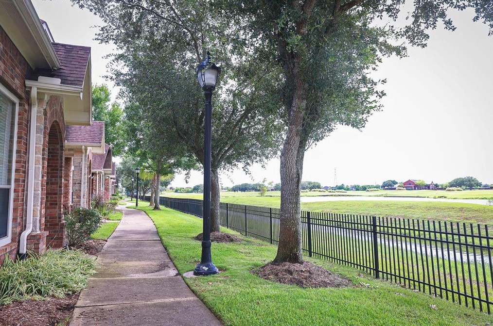 2610 Arbor Hill Ln, Pearland, TX 77584