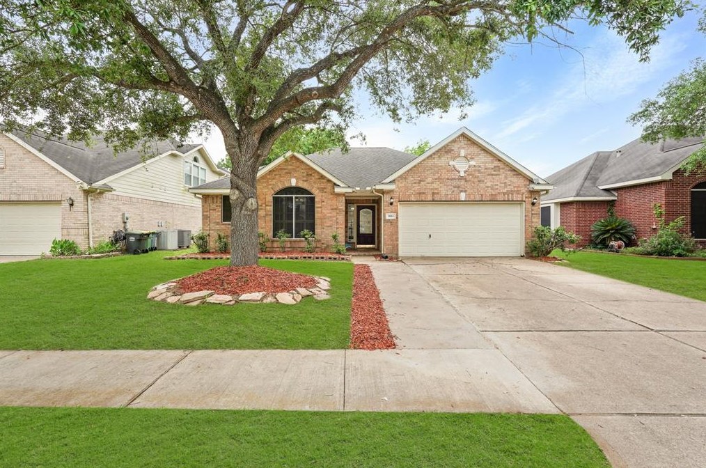1014 Beckton Ln, Pearland, TX 77584