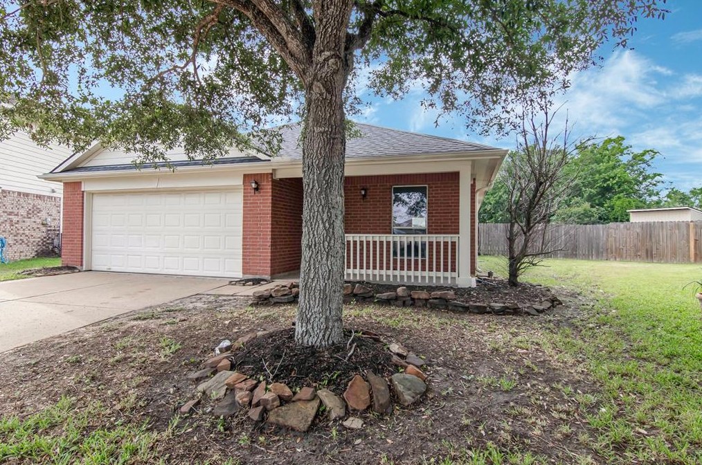 15306 Singing Bird Ct, Houston, TX 77053-2582