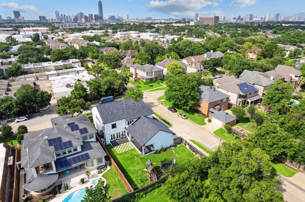 5201 Palmetto St, Bellaire, TX 77401