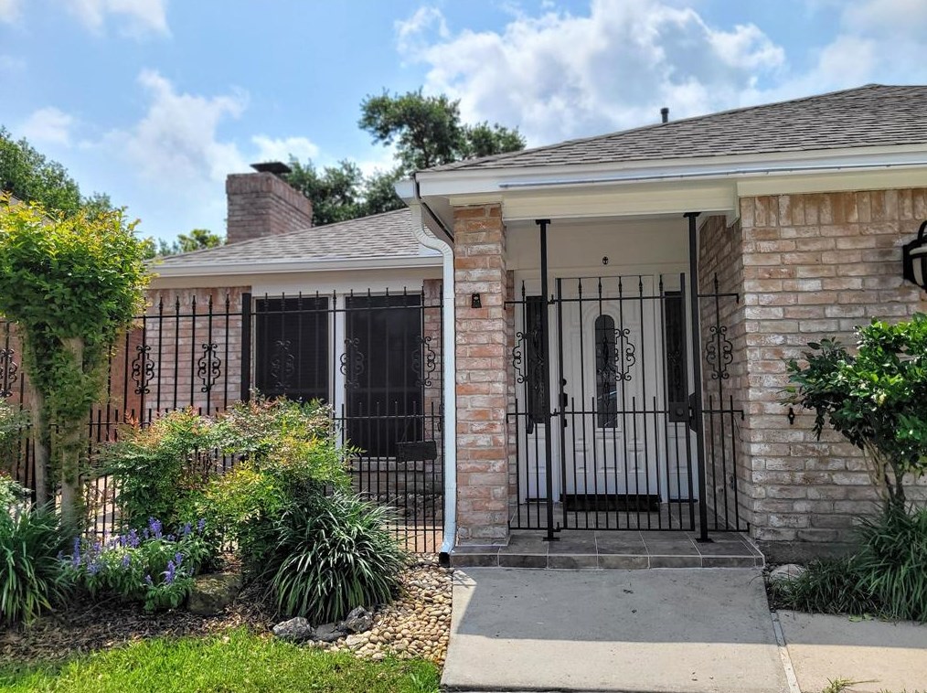 6511 Pauma Dr, Houston, TX 77069-1741