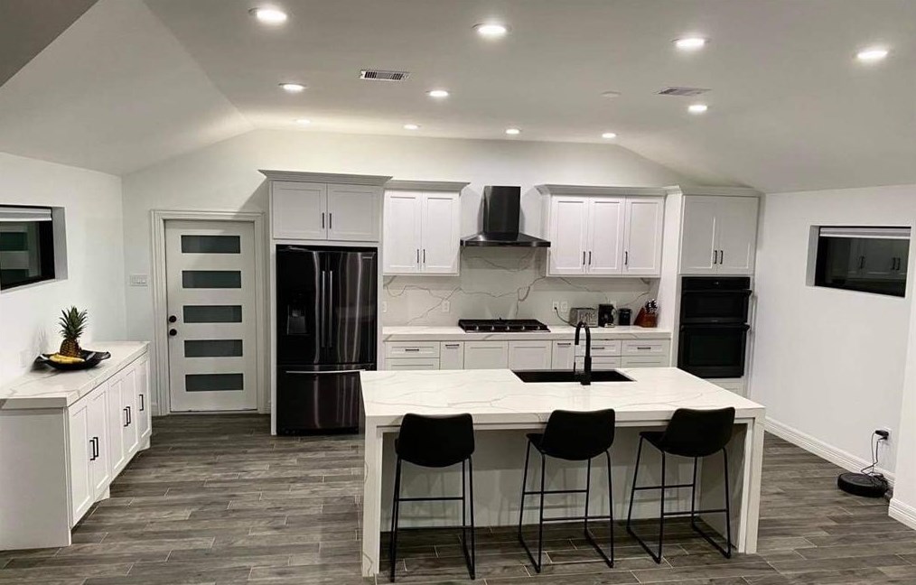 5202 Beechnut St, Houston TX  77096-1302 exterior
