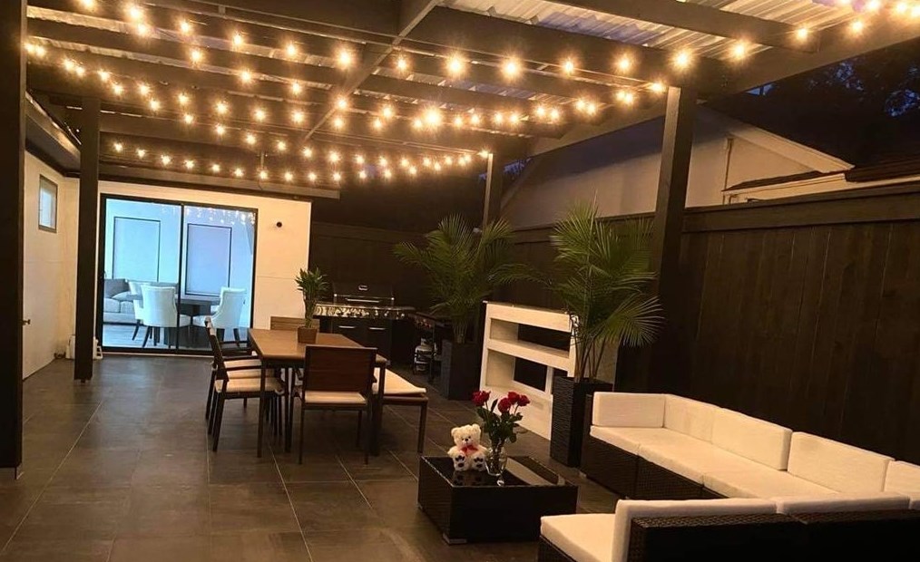 5202 Beechnut St, Houston TX  77096-1422 exterior