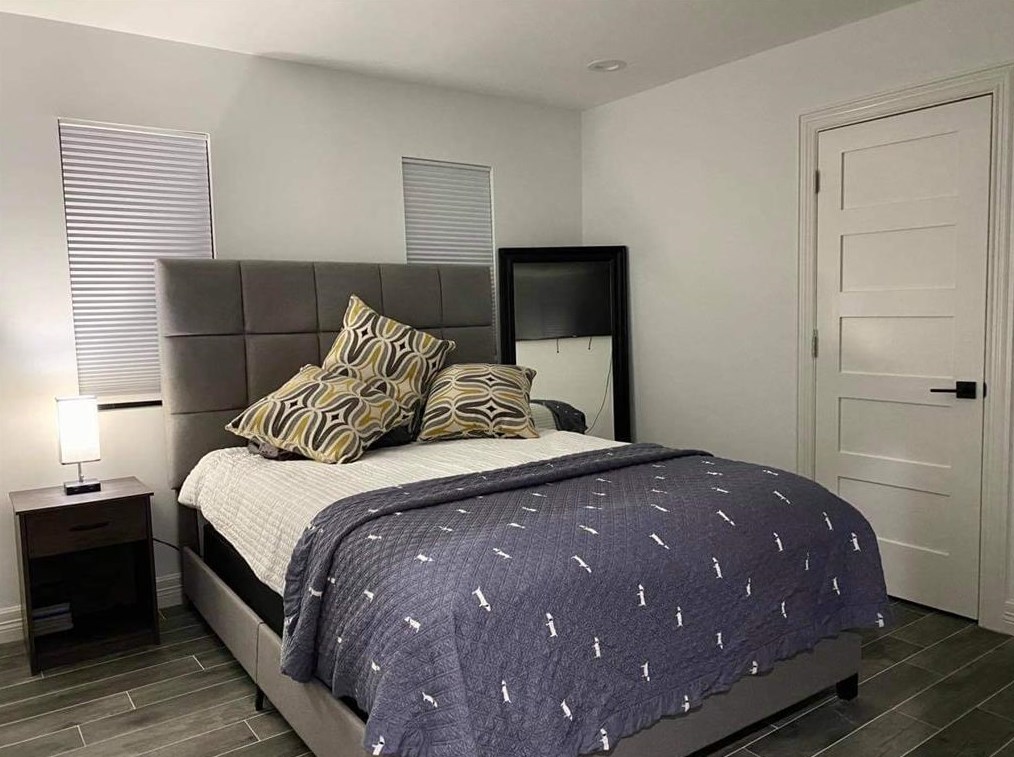 5202 Beechnut St, Houston TX  77096-1422 exterior