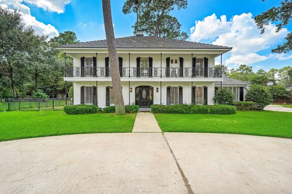 6107 Rolling Water Dr, Houston, TX 77069-2545