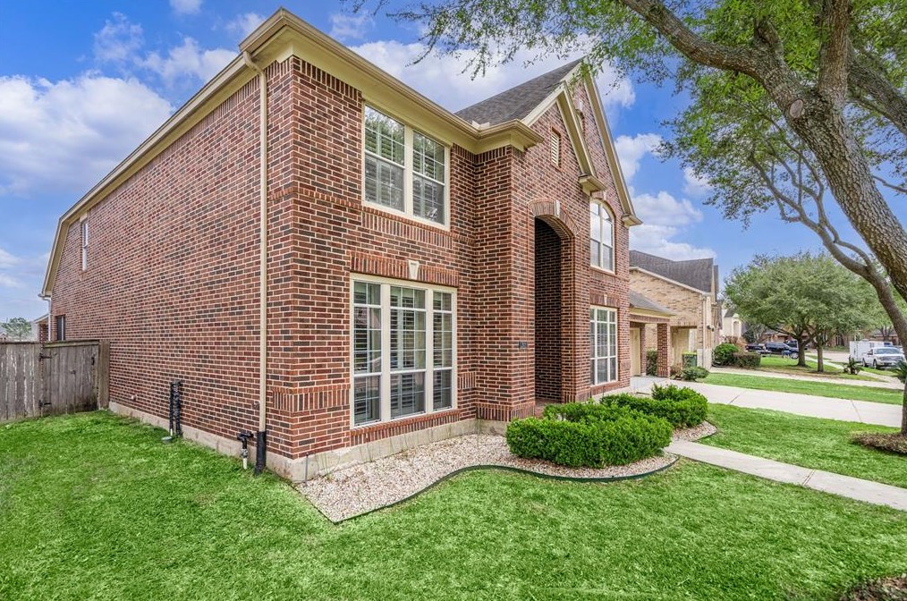 2805 Raven Ridge Dr, Pearland, TX 77584