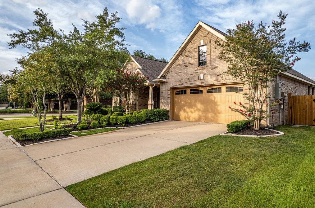 703 Overdell Dr, Sugar Land, TX 77479