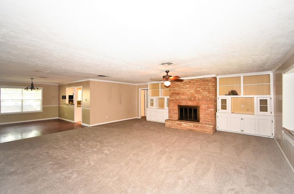 418 Brook Hollow Dr, Conroe, TX 77385