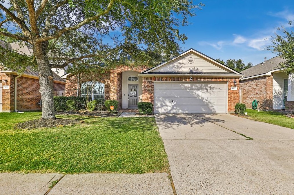 8527 Highlands Xing, Highlands, TX 77562-2261