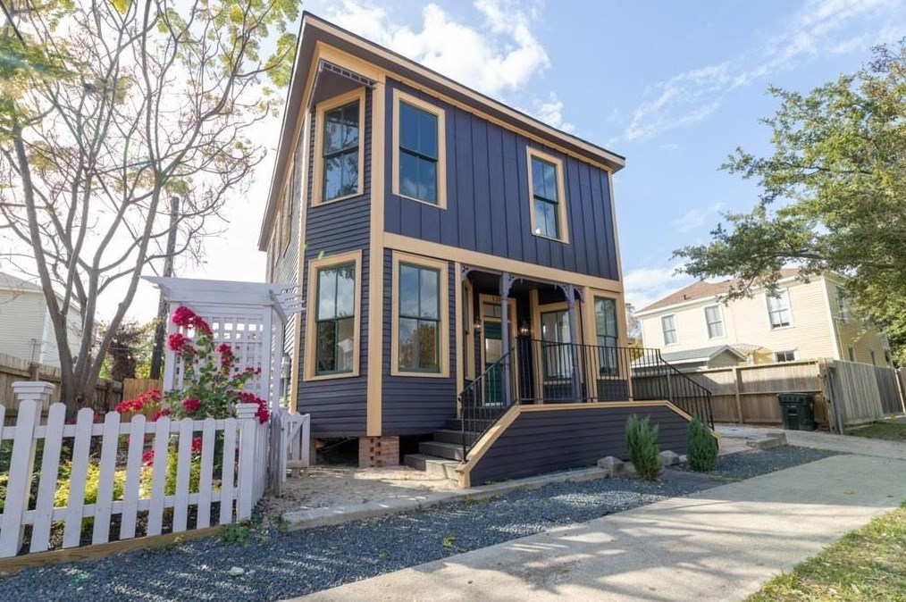 1311 37 St, Galveston TX 77550-6747 exterior