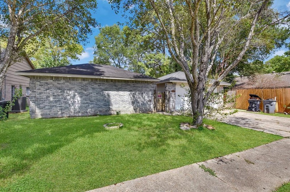 5815 Crooked Post Rd, Spring, TX 77373