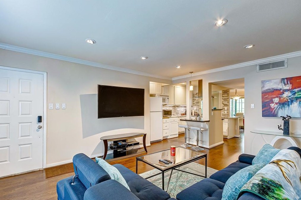 1800 Stoney Brook Dr Apt 102, Houston, TX 77063