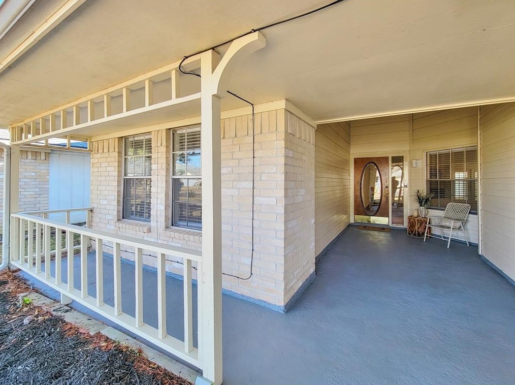 15839 Barbarossa Dr, Houston TX  77083-5301 exterior