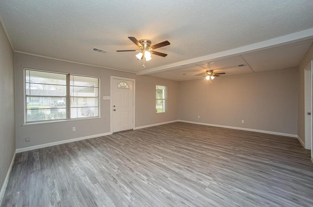 5219 Myrtlewood St, Houston, TX 77033-2915