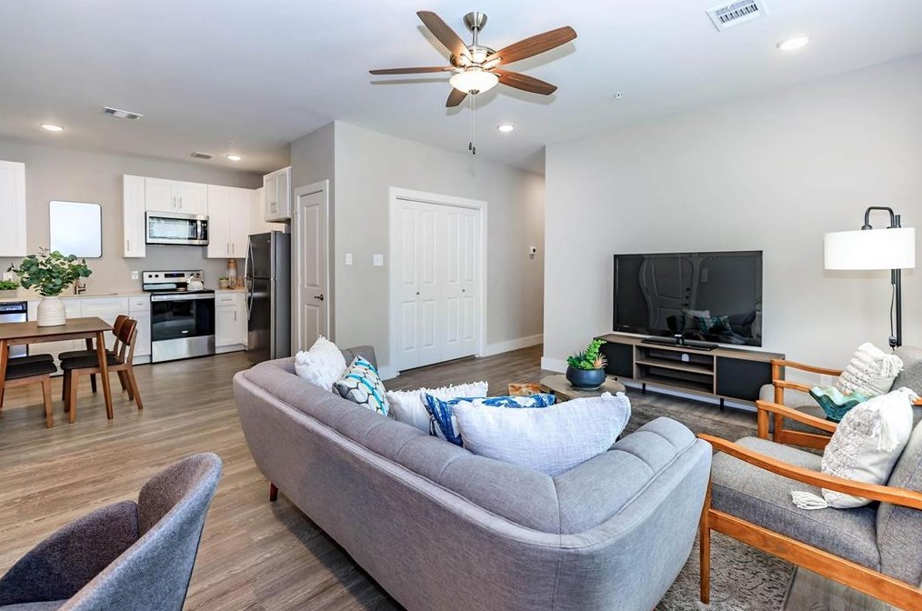 1720 Crestdale Dr #1301, Houston, TX 77080