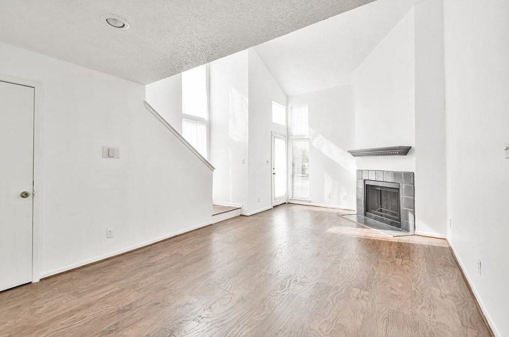 10855 Meadowglen Ln Apt 821, Houston, TX 77042