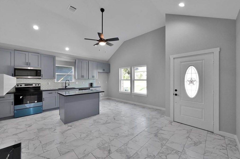 16518 Eastchase, Montgomery TX 77316-6704 exterior