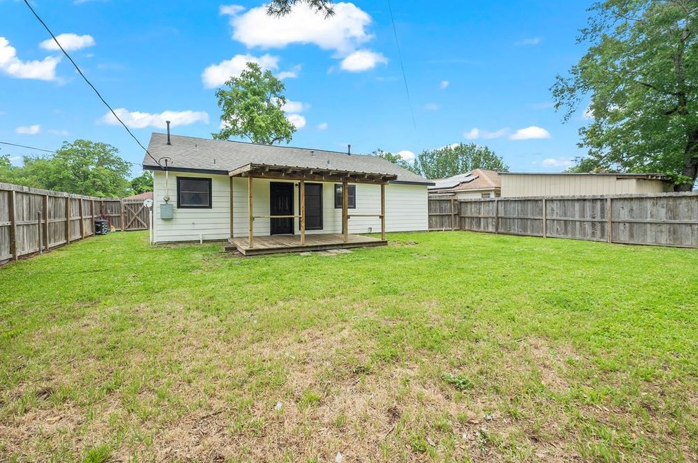 10638 Fairfax St, Houston TX  77029-2735 exterior