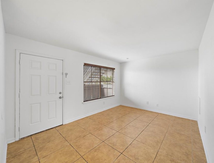 2828 61st St #504, Galveston, TX 77551