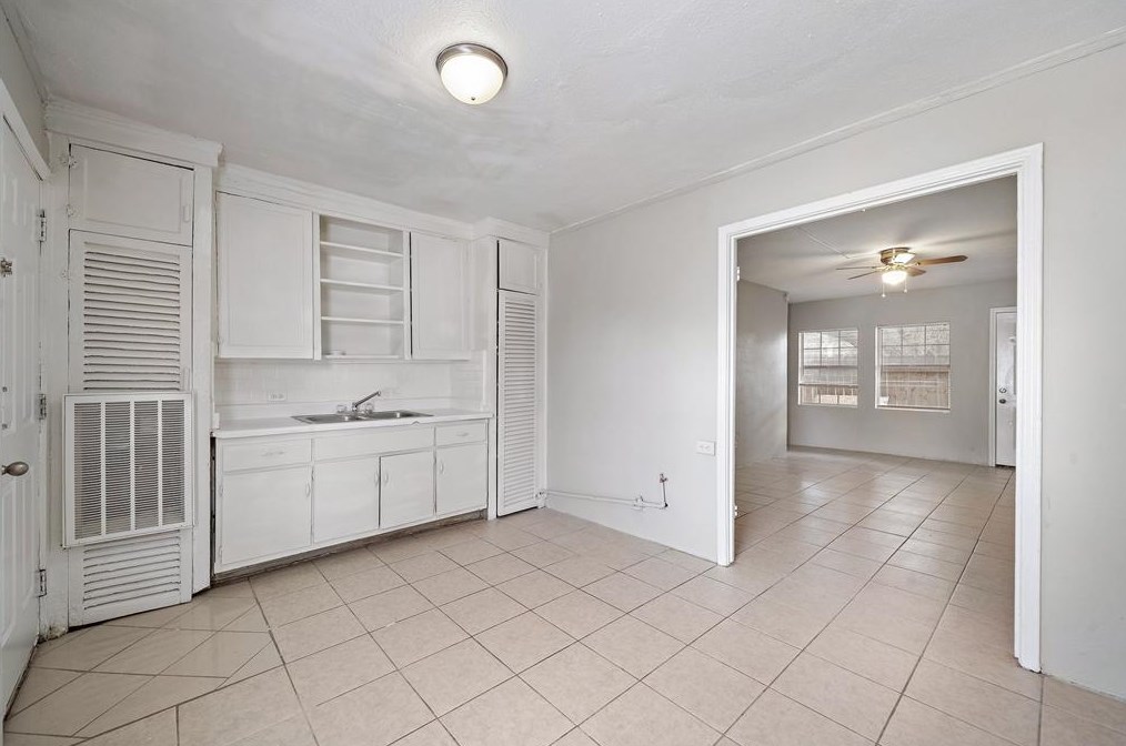 806 3rd Ave N #10, Texas City, TX 77590