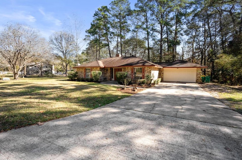 1657 White Oak Creek Dr, Conroe, TX 77304
