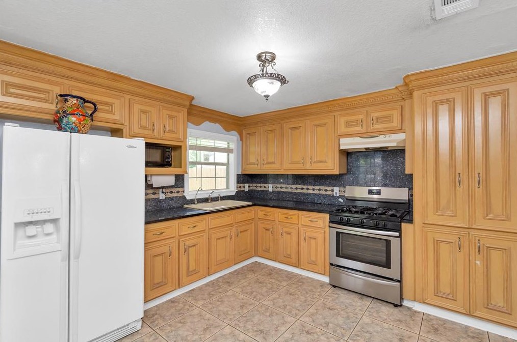 3703 Brock St, Houston TX  77023-6004 exterior