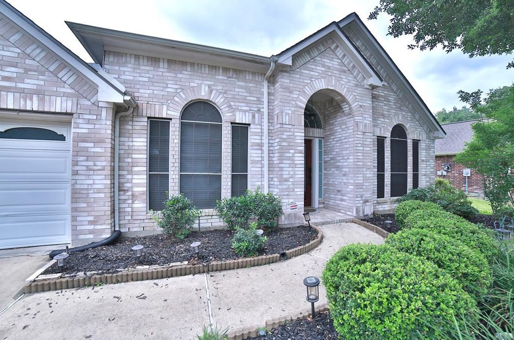 11506 Shady Canyon Dr, Houston, TX 77095-4868