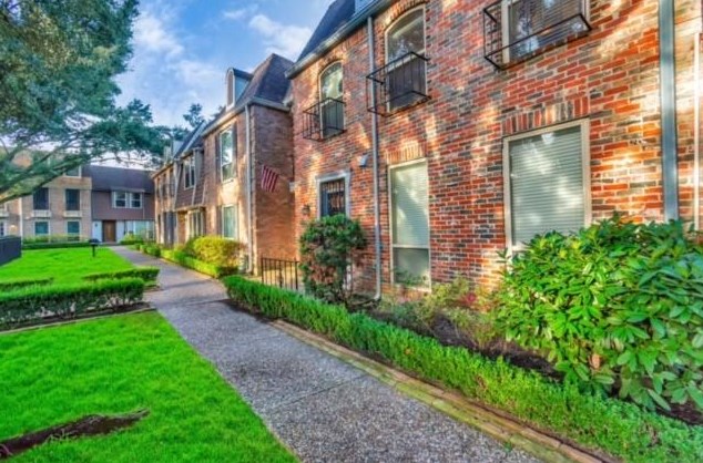 530 N Post Oak Ln, Houston, TX 77056