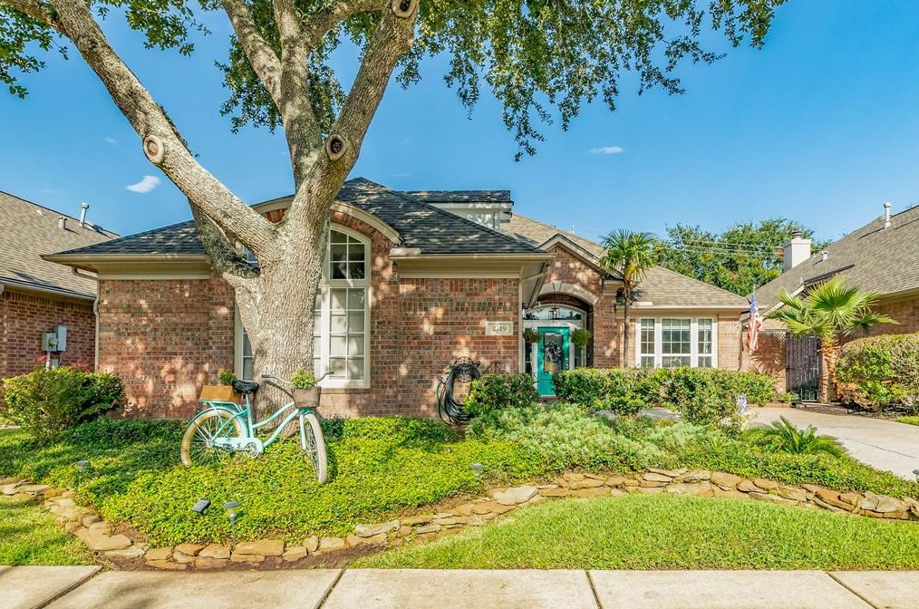 2719 Timber Briar Cir, Houston, TX 77059-2901