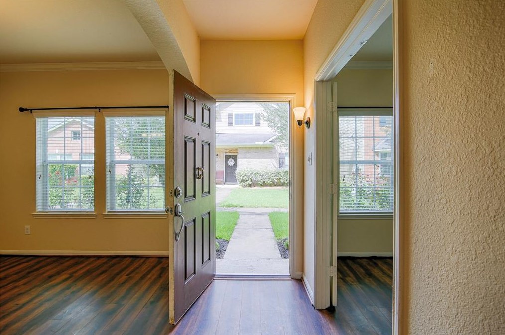 1612 Royal Chase Dr, Houston, TX 77047
