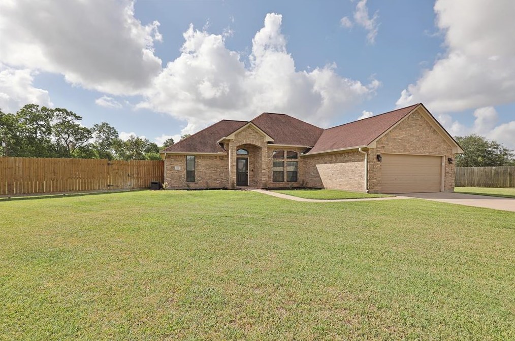 110 Goldfinch Ct, Richwood, TX 77566-3169