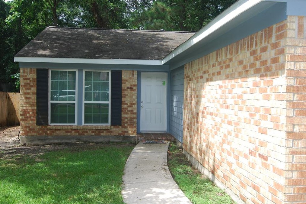 8 Redberry Ct, Spring TX  77381-2840 exterior