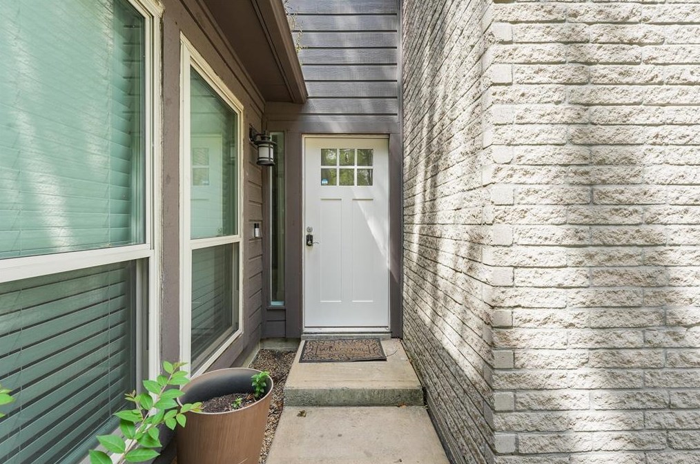 2213 Broadlawn Dr, Houston, TX 77058