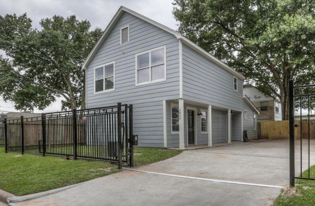 4809 Mcewen St #b, Houston, TX 77009