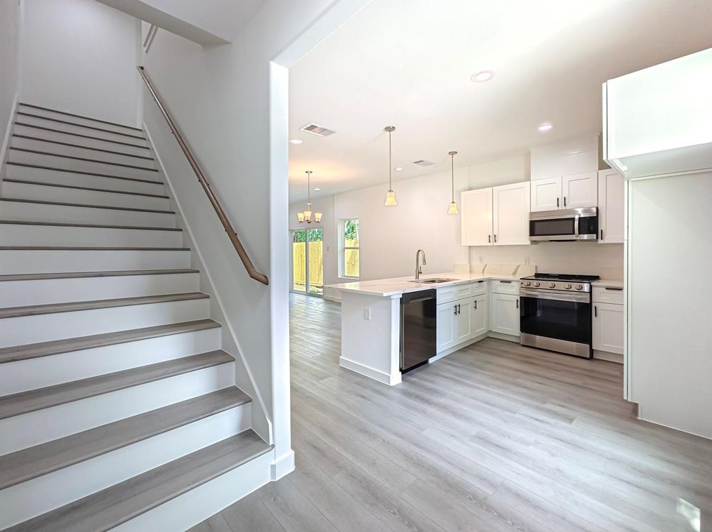 8617 Hoffman St, Houston, TX 77016-5937