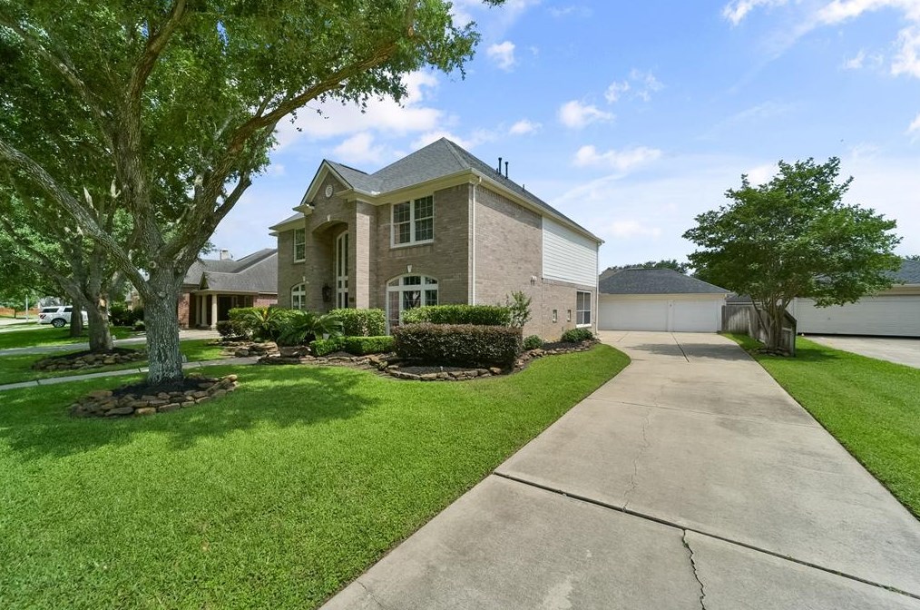 1531 Bellwood Lk Dr, Richmond TX 77406-7972 exterior