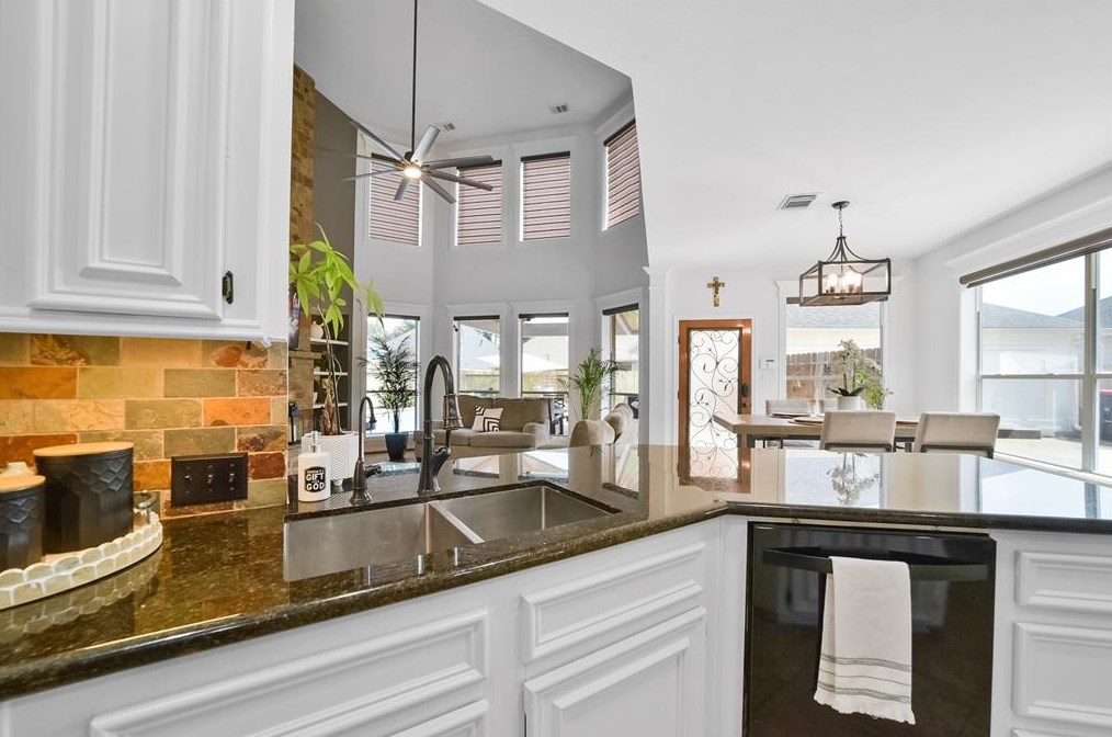 1531 Bellwood Lk Dr, Richmond TX 77406-7972 exterior