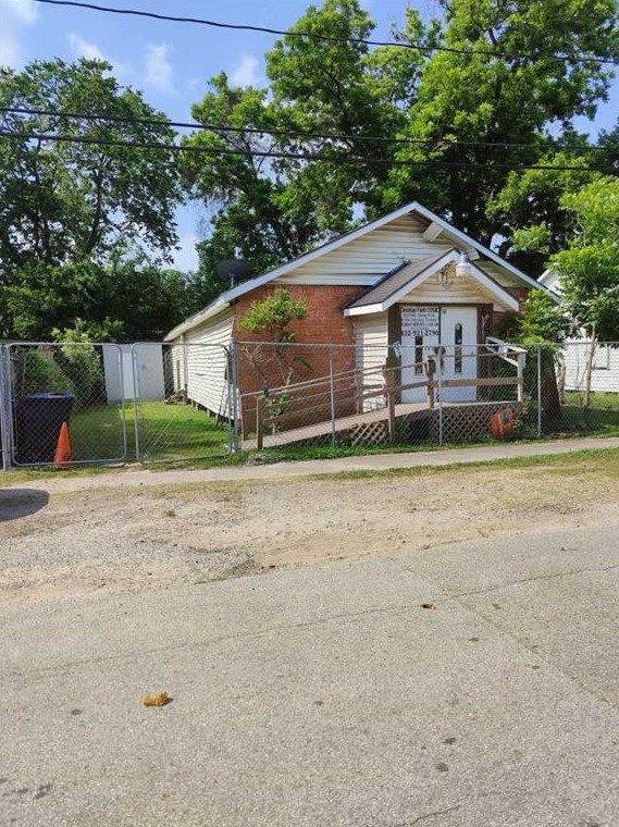 5414 Pardee St, Houston, TX 77026-2949