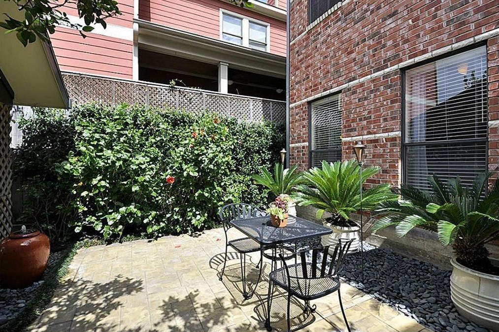 543 16th St, Houston TX  77008-4303 exterior