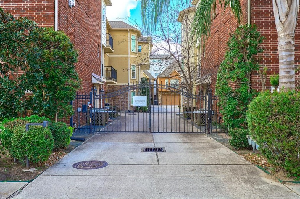5807 Washington Ave, Houston, TX 77007-5138