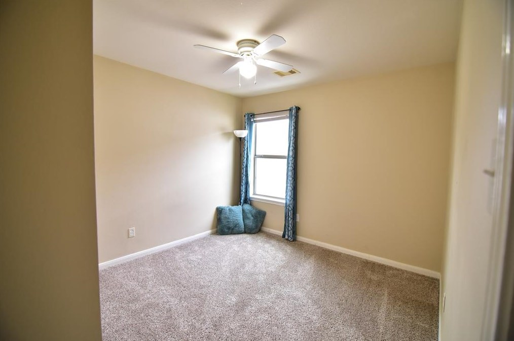 8114 Singing Sonnet Ln, Houston TX  77072-0128 exterior