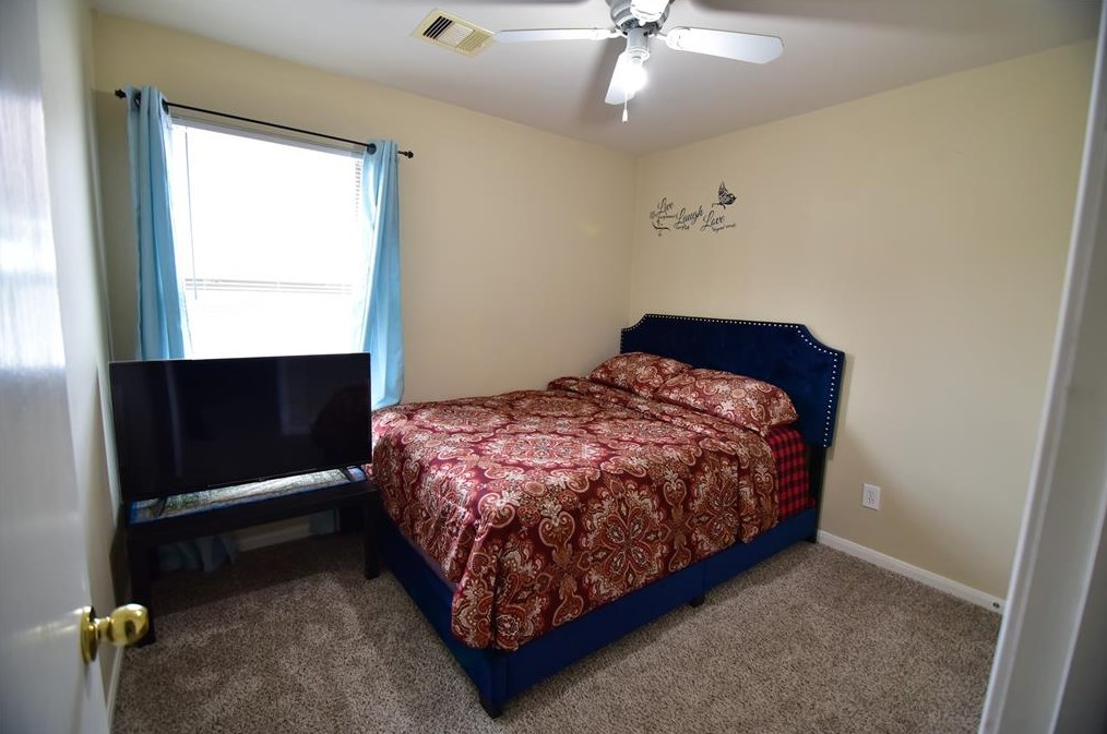 8114 Singing Sonnet Ln, Houston TX  77072-0128 exterior