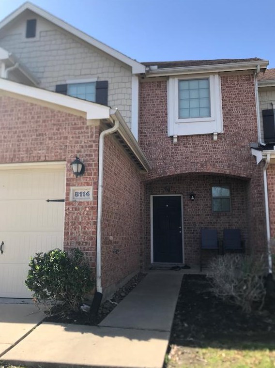 8114 Singing Sonnet Ln, Houston TX  77072-0128 exterior