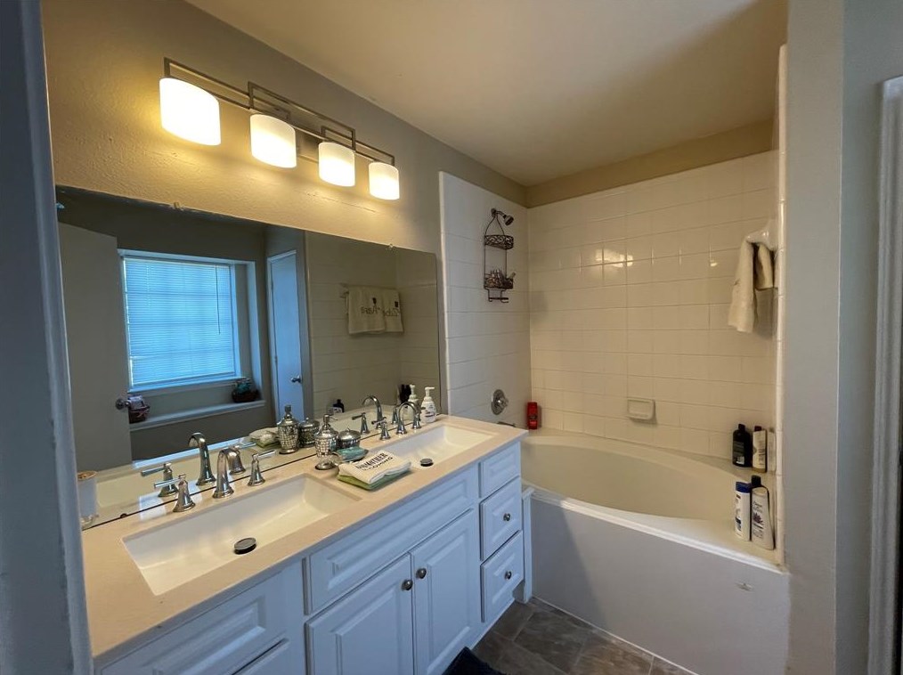 8114 Singing Sonnet Ln, Houston TX  77072-0128 exterior