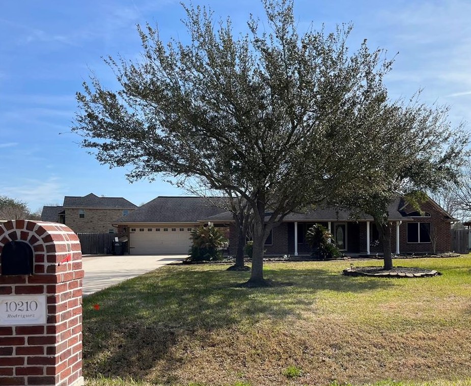 10210 Krystine Dr, Baytown, TX 77523