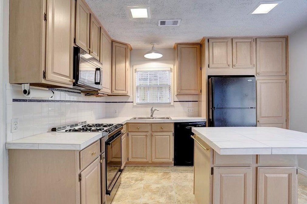 4428 Phil St, Bellaire, TX 77401