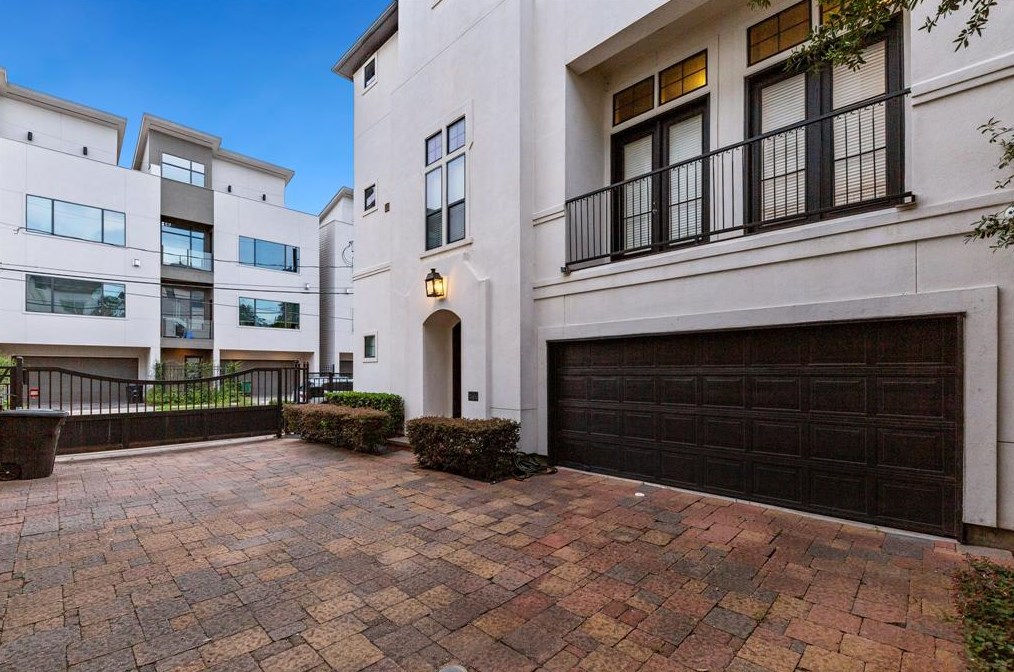 1406 Hickory St, Houston TX  77007-6232 exterior