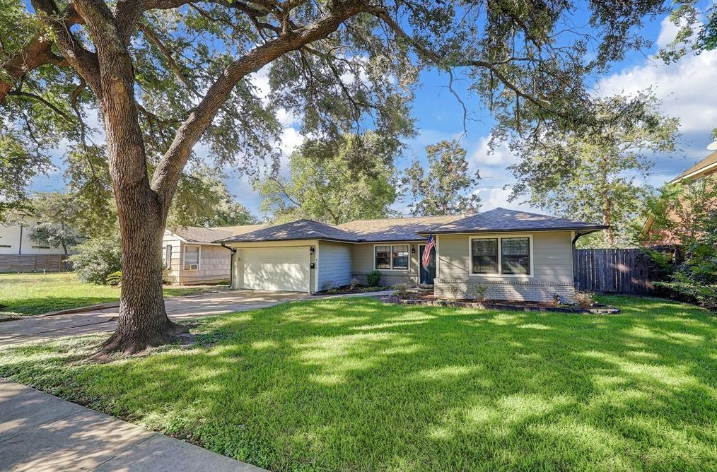 4626 Oakdale St, Bellaire, TX 77401