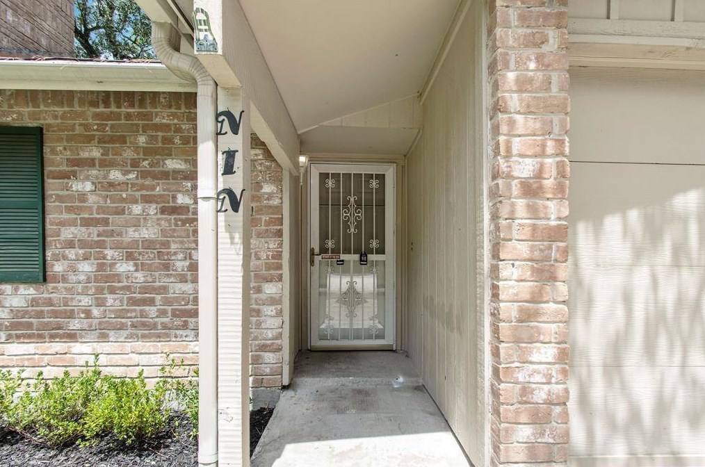 9 Green Field Pl, Spring TX  77380-3929 exterior