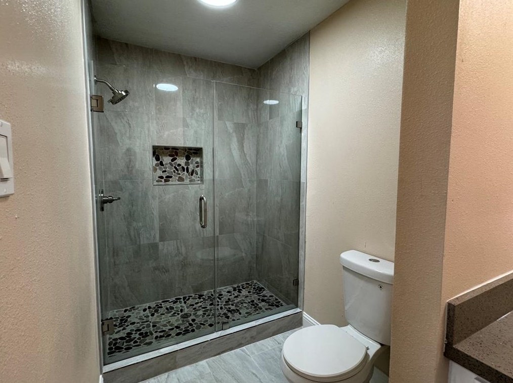 9318 Wellsworth Dr, Houston TX  77083-6160 exterior